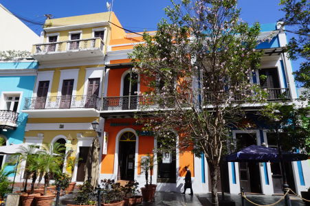 Farebné domy v historickom centre San Juanu