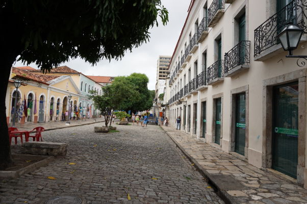 Ulica Rua de Estrela v historickom centre São Luís - Prechádza popred historickú tržnicu