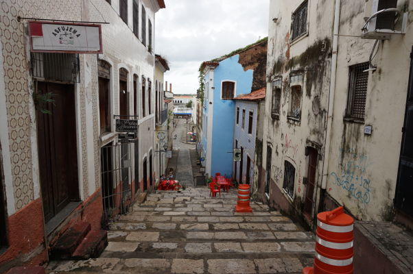 Ulica v historickom centre São Luís - Typické koloniálne budovy sú často v žalostnom stave