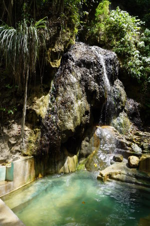 Teplý vodopád Piton Falls