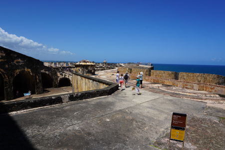 Mohutné hradby pevnosti El Morro