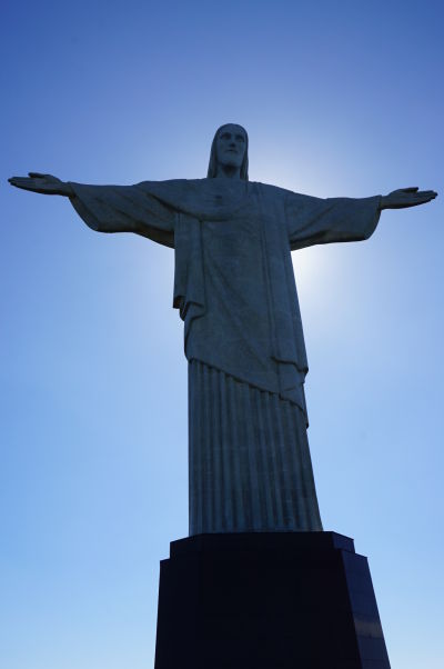 Socha Krista Vykupiteľa na vrchole hory Corcovado v Riu de Janeiro