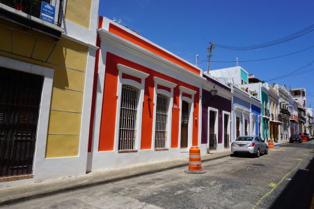 Farebné domy v historickom centre San Juanu