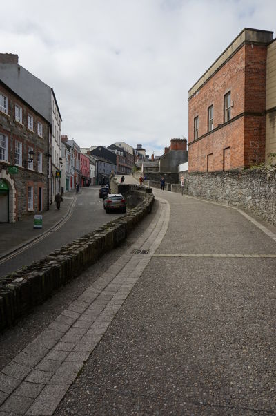 Po pôvodnom opevnení severoírskeho Londonderry sa môžete pohodlne prejst okolo celého historického centra