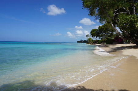 Piesočná pláž Sandy Lane Beach na Barbadose