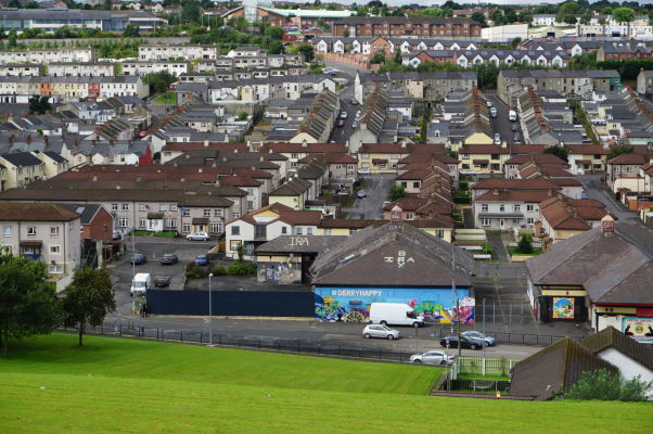 Nástenné maľby v štvrti Bogside v severoírskom Londonderry (Derry)