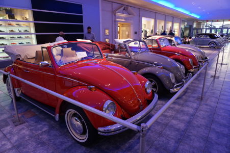 Výstava automobilov v obchodnom dobe Las Plazas Américas