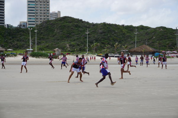 Futbal je však ešte populárnejší - na plážach v São Luís sa hráva pravidelne miestna liga