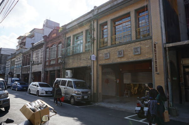 Staré domy v uličkách okolo nákupnej ulice Dihua v Tchaj-peji