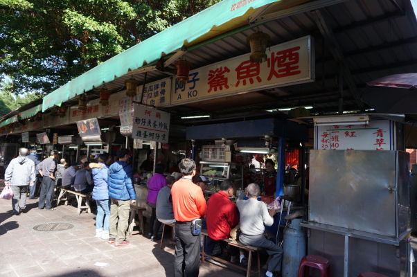 Stánky s jedlom v Tchaj-peji sú neoddeliteľným koloritom mesta