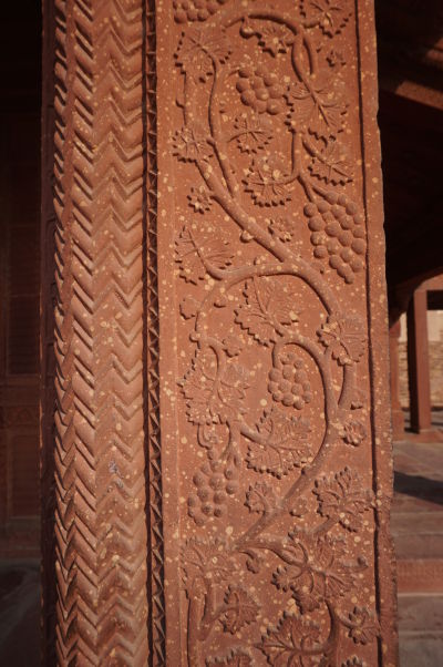 Detail reliéfu zdobiaceho stavby v bývalom kráľovskom meste Fatehpur Sikri