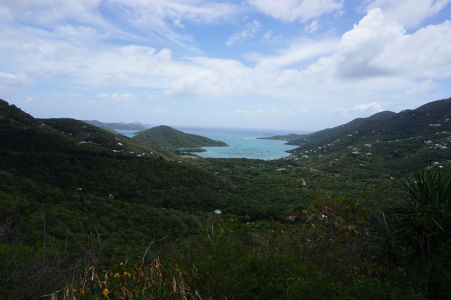 Pohľad na Coral Bay z diaľky