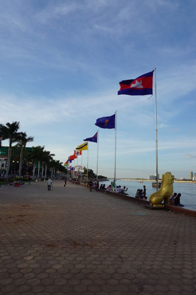 Nábrežná promenáda pri sútoku Tonlé Sap a Mekongu v Phnom Penhu