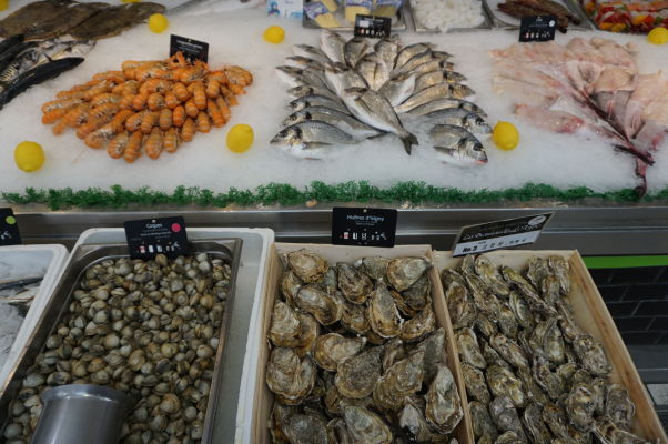 Na tržnici Les Halles v Amiens zakúpite i čerstvé ryby a dary mora