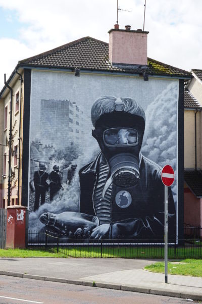 Nástenné maľby v štvrti Bogside v severoírskom Londonderry (Derry)