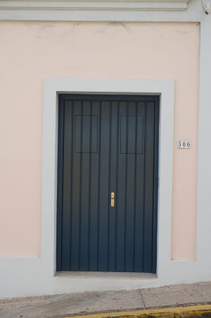 Farebné dvere v historickom centre San Juanu