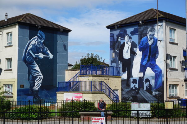 Nástenné maľby v štvrti Bogside v severoírskom Londonderry (Derry)