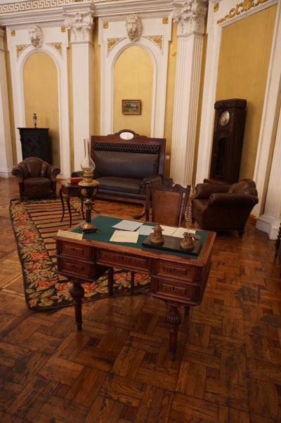 Národné múzeum histórie Moldavska - starožitný nábytok