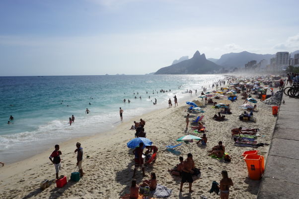 Pláž Ipanema v Riu de Janeiro