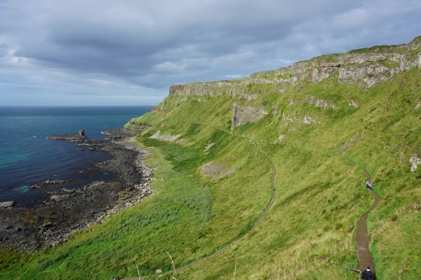 Pohľad z útesov neďaleko Obrovho chodníka v Severnom Írsku