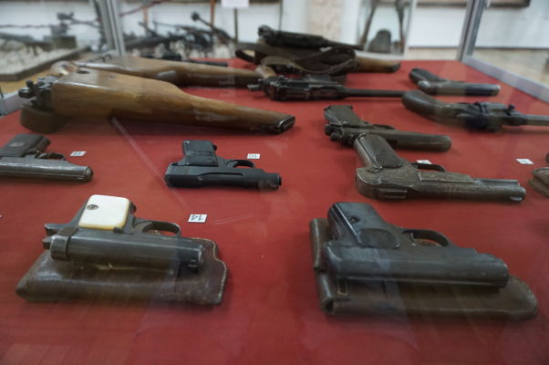 Národné múzeum histórie Moldavska - expozícia s historickými zbraňami