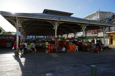 Krytá tržnica v centre Pointe-à-Pitre