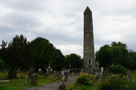 Kruhová veža, najznámejšia stavba kláštora v Glendalough