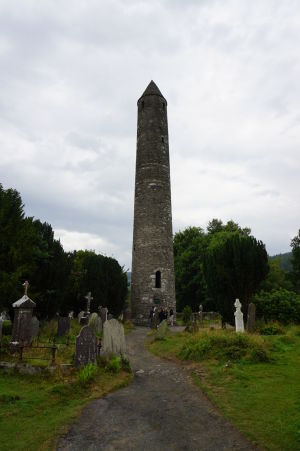 Kruhová veža, najznámejšia stavba kláštora v Glendalough