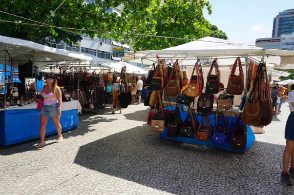 Tržnica neďaleko Copacabany v Riu de Janeiro
