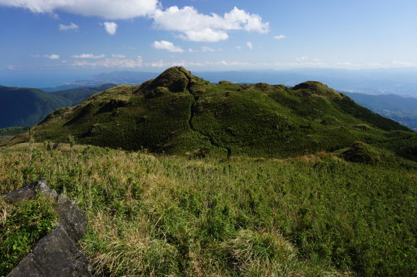 Výhľad z vrcholu hory Qixing v Národnom parku Yangmingshan