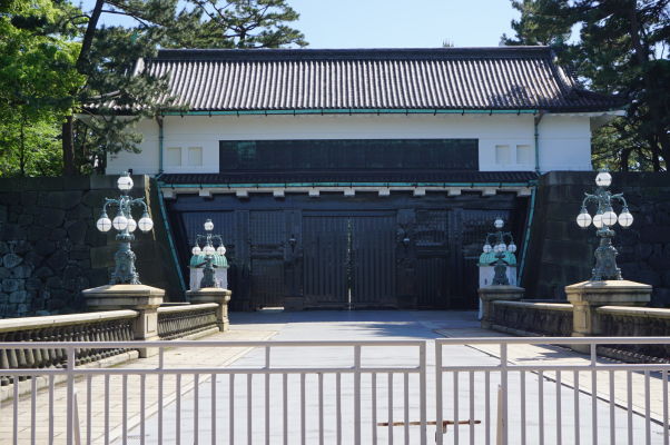 Cisársky palác v Tokiu - vstupná brána do privátnej časti paláca, ktorá je dodnes oficiálnou rezidenciou cisára