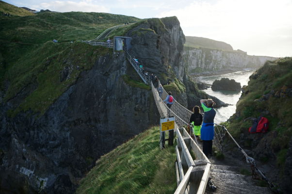 Lanový most pri pohľade z ostrova Carrick-a-Rede