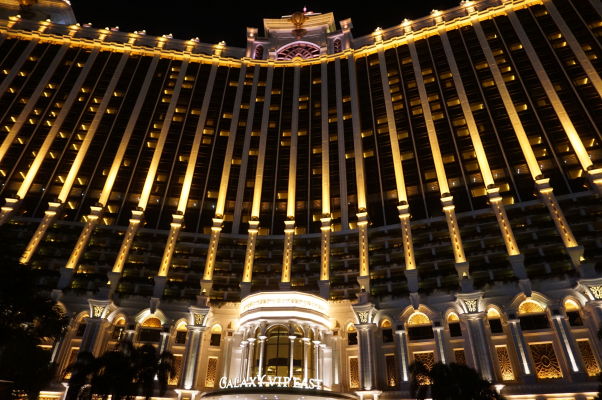 Superluxusný hotel a kasíno Galaxy v Macau v štvrti Taipa