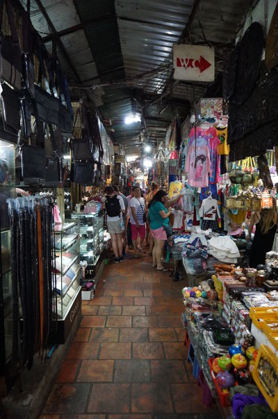 Ruský trh v Phnom Penhu - je obľúbený vďaka nižším cenám oproti iným trhom a nakúpite hlavne oblečenie a doplnky