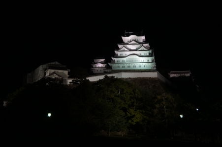 Hrad Himedži v noci