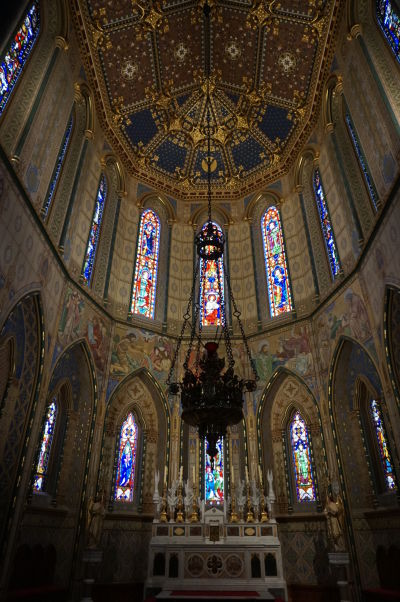 Katolícka Katedrála sv. Márie v Kilkenny - bohato zdobená apsida