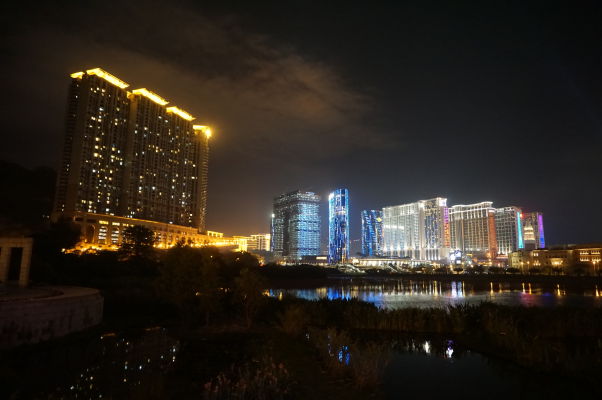 Ostrov Taipa v Macau - pohľad na najnovšie mrakodrapy
