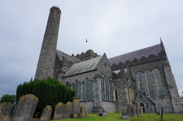 Katedrála sv. Canicia v Kilkenny so svojou typickou kruhovou vežou