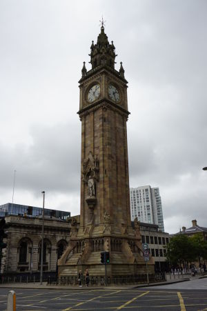 Albert Memorial Clock - Šikmá veža s hodinami z roku 1869 postavená na počesť princa Alberta, manžela kráľovnej Viktórie, jedna z najznámejších pamiatok Belfastu