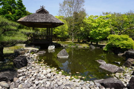 Japonská záhrada Kokoen - vodné prvky nájdeme skoro v celej záhrade