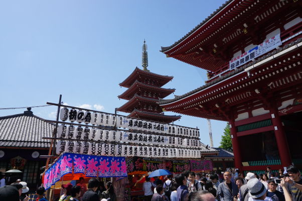 Päťposchodová pagoda v chráme Sensó-dži (Senso-ji) v Tokiu - ide o šintoistickú svätyňu