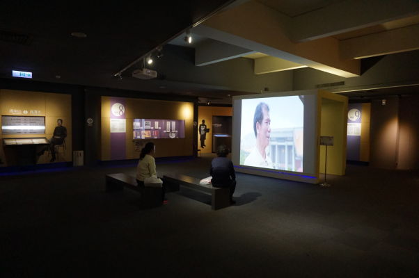 V Sunjatsenovom pamätníku v Tchaj-peji sa nachádzajú výstavné sály a múzeum venované Sunjatsenovi