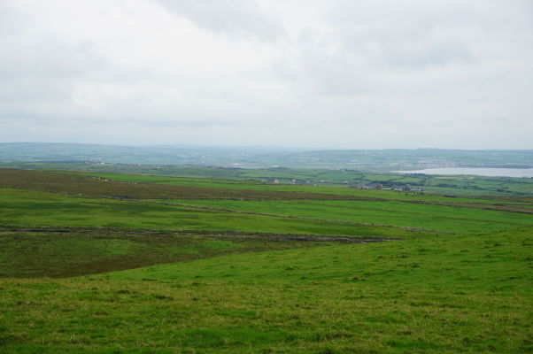 Okolitá krajina pri Moherských útesoch (Cliffs of Moher) na západnom pobreží Írska
