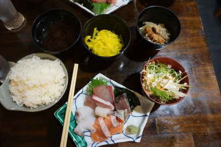Sašimi (surové mäso z morských plodov a rýb) sa v Japonsku proste nedá prejesť