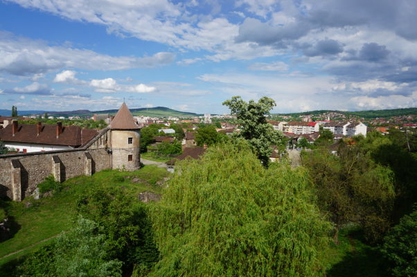Výhľad z hradieb Korvínovho hradu na Hunedoaru