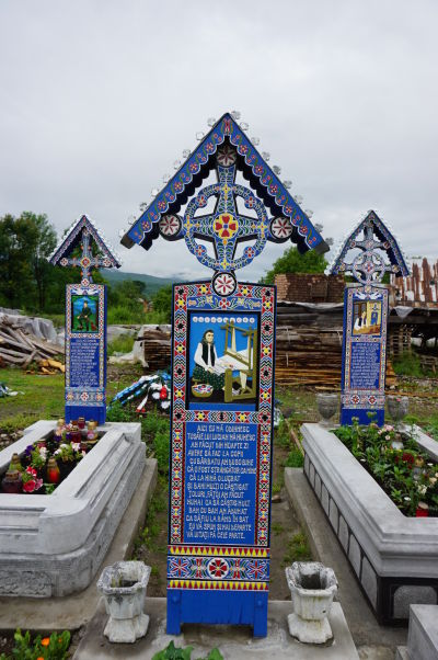 Veselý cintorín v Săpânțe - Väčšina obyvateľov žije (žila) životom obyčajných sedliakov a remeselníkov