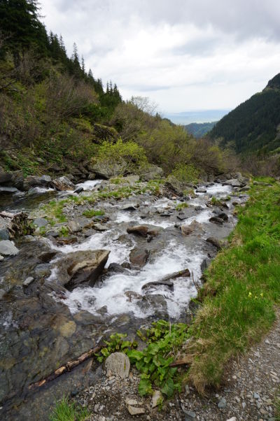 Riečka Balea odtekajúca z vodopádu rovnakého mena neďaleko Transfagarašanu