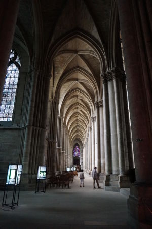 Bočná loď katedrály Notre-Dame v Reims