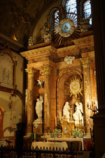 Oltár v zadnej časti katedrály v Málage zo vzácneho ružového mramoru