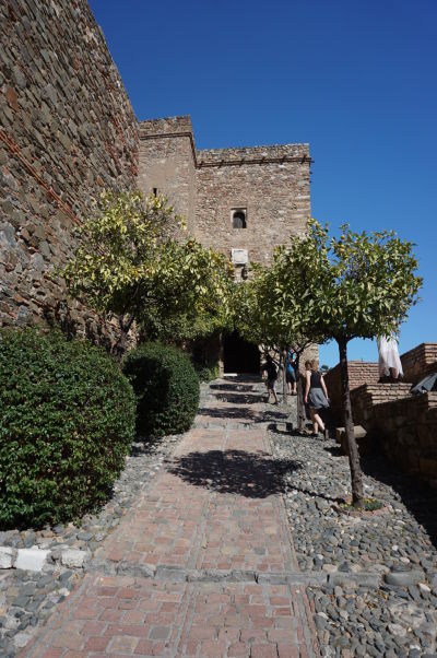 Vonkajší obranný múr pevnosti Alcazaba v Málage